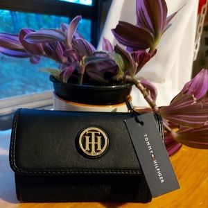 BNWT Navy Tommy Hilfiger Wallet